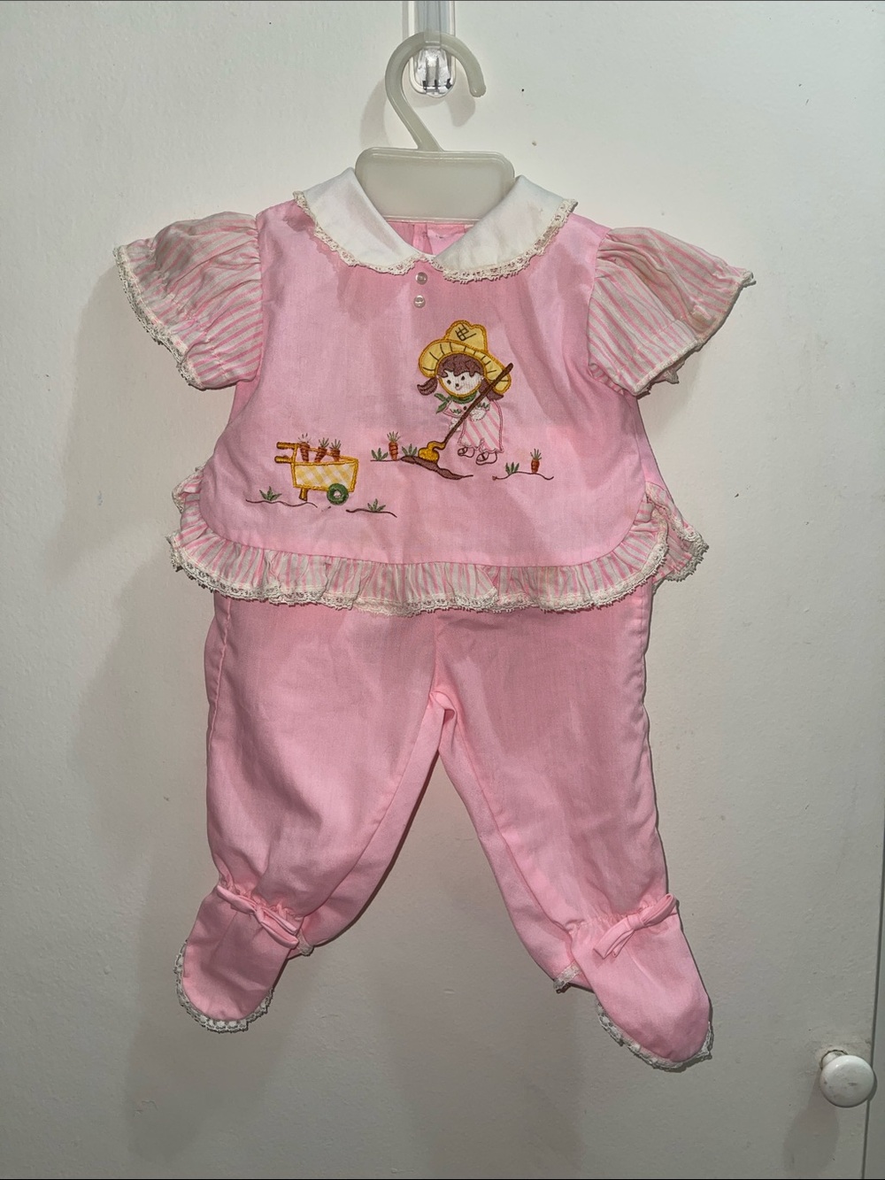 Vintage Cute Pink Embroidered Baby Set Top Pants with Ruffle Collar Sz 0/6M